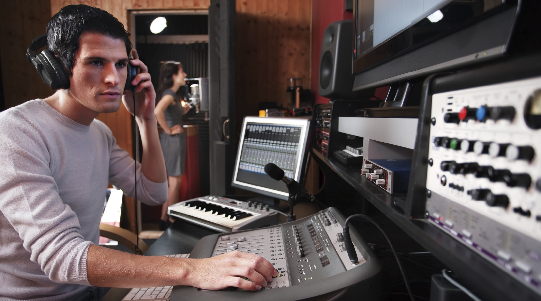 Языковая локализация мультимедийного контента. Виды и особенности аудиовизуального перевода о деловом туризме mice майс