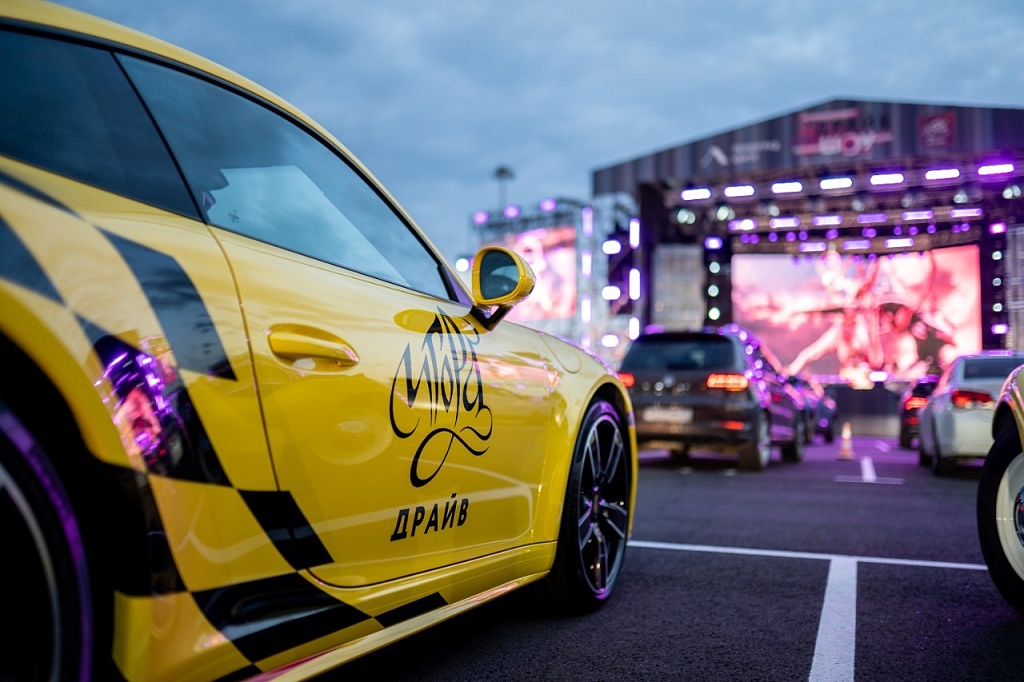 Шоу на грани реальности в Автотеатре